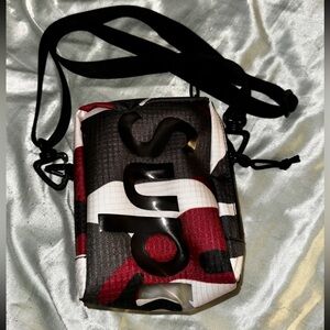 NEW SUPREME NECK POUCH RED CAMO OS SS21